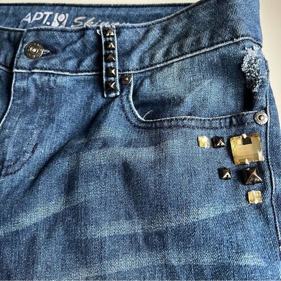 Apt. 9 Skinny Jeans Maxwell Fit Distressed with Studs and Jewel Accents Sz 8 - Picture 6 of 11